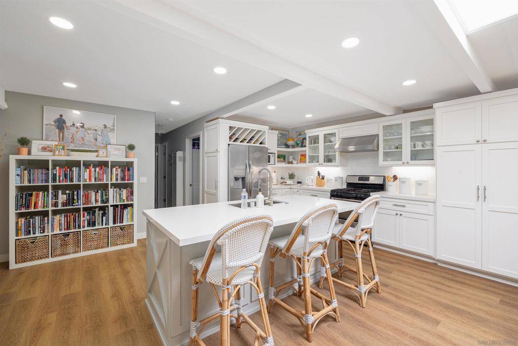 San Diego, CA 92117,4874 Longford Street
