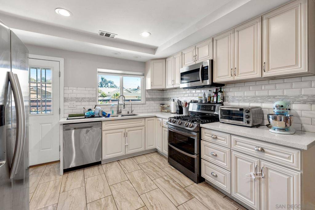 Oceanside, CA 92058,127 Warner Street