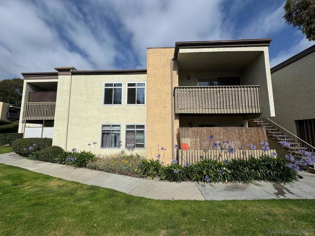 Oceanside, CA 92054,432 Edgehill Ln #8
