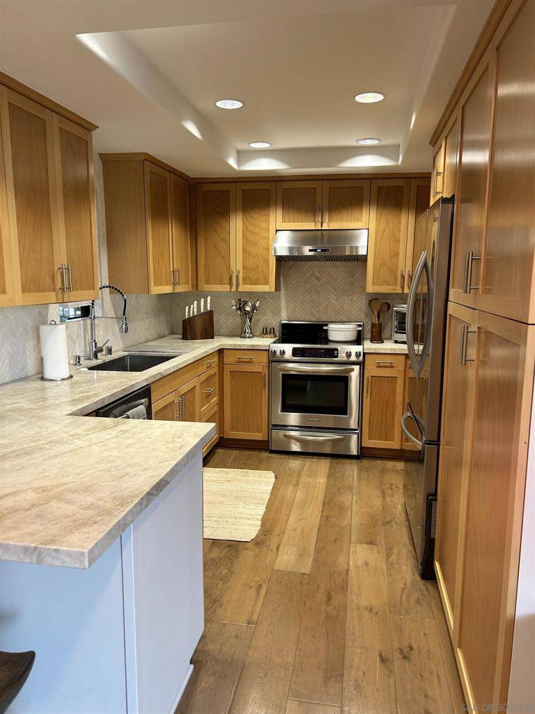 Del Mar, CA 92014,242 Dolphin Cove Ct