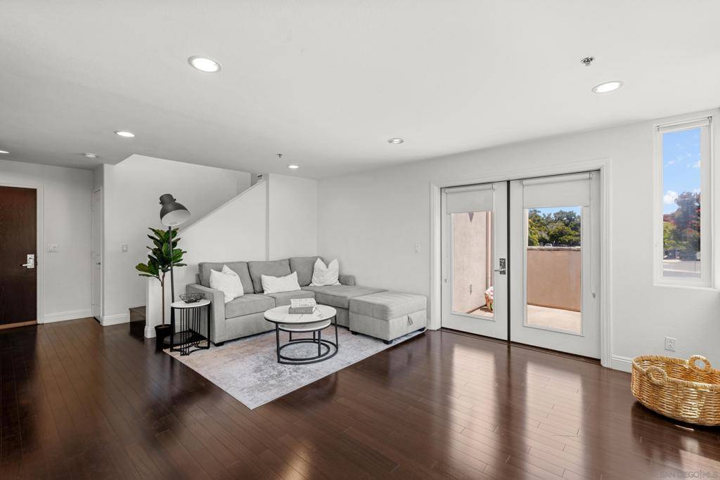 San Diego, CA 92109,924 Hornblend St #210