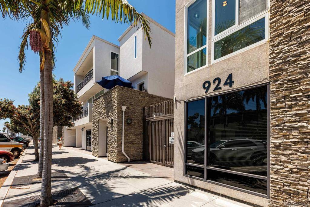 San Diego, CA 92109,924 Hornblend St #210