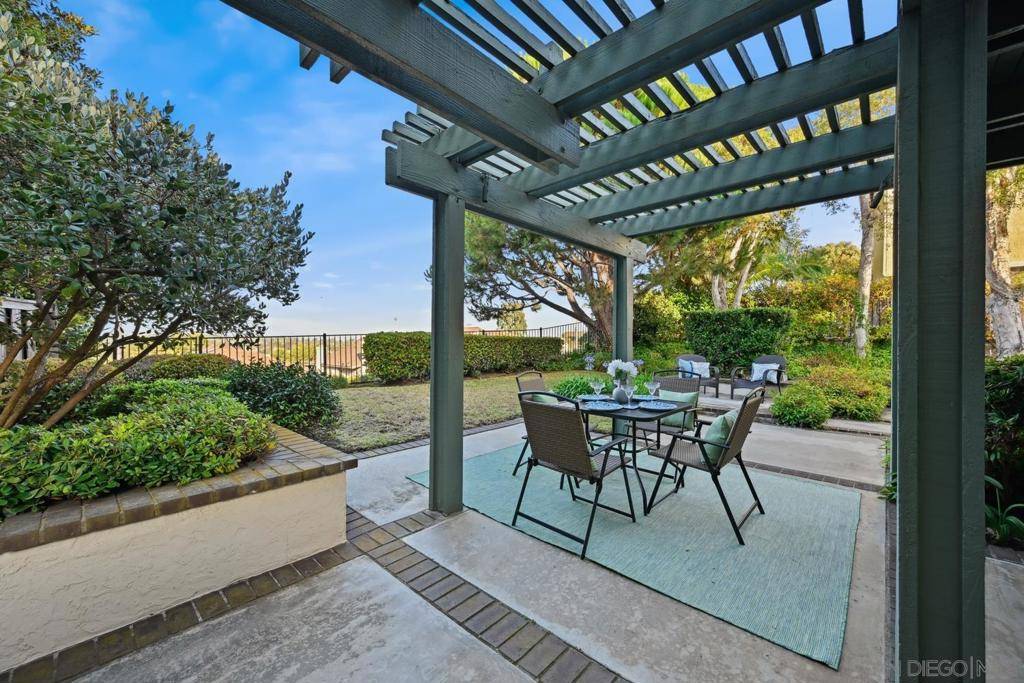 Encinitas, CA 92024,273 Via Palacio