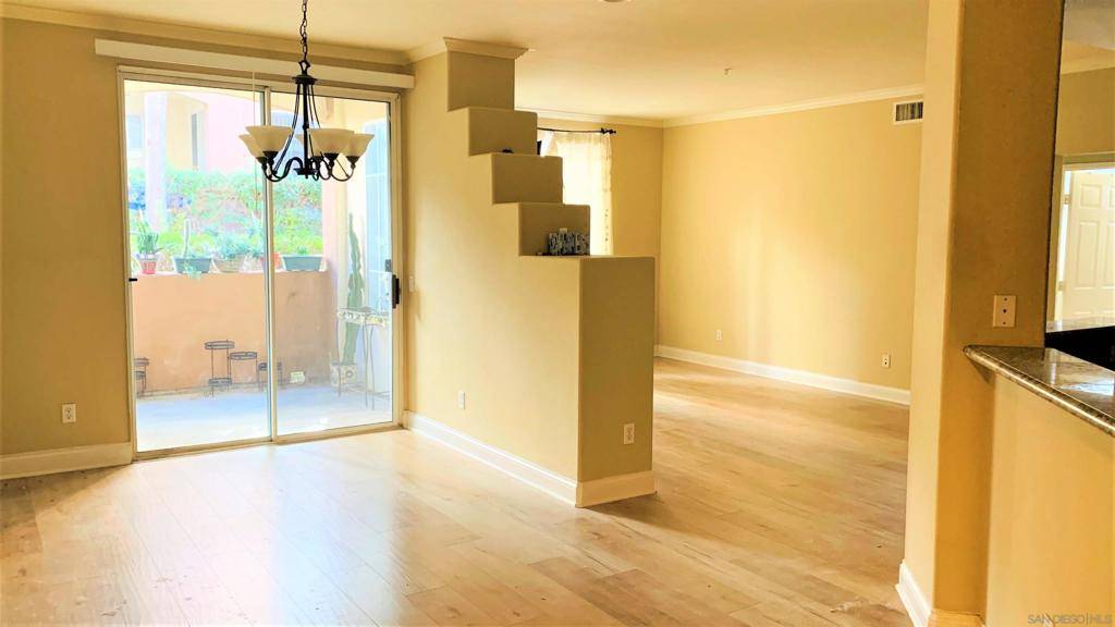 San Diego, CA 92130,12374 Carmel Country Rd #105
