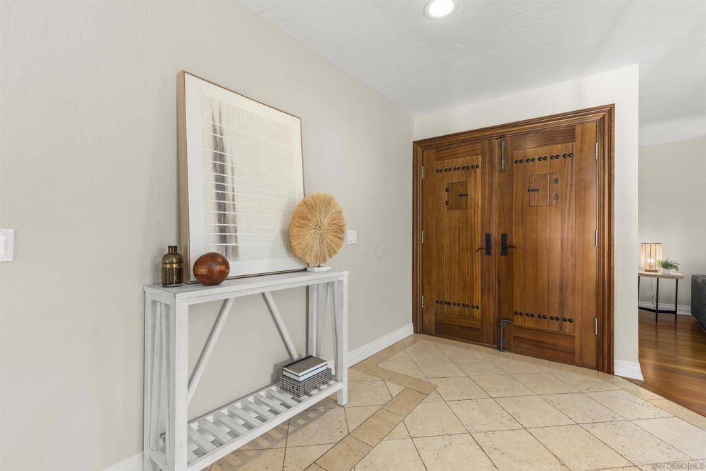 Encinitas, CA 92024,1510 Orangeview Dr #1-2