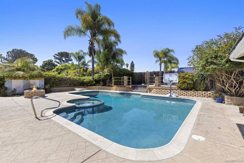 Encinitas, CA 92024,1510 Orangeview Dr #1-2