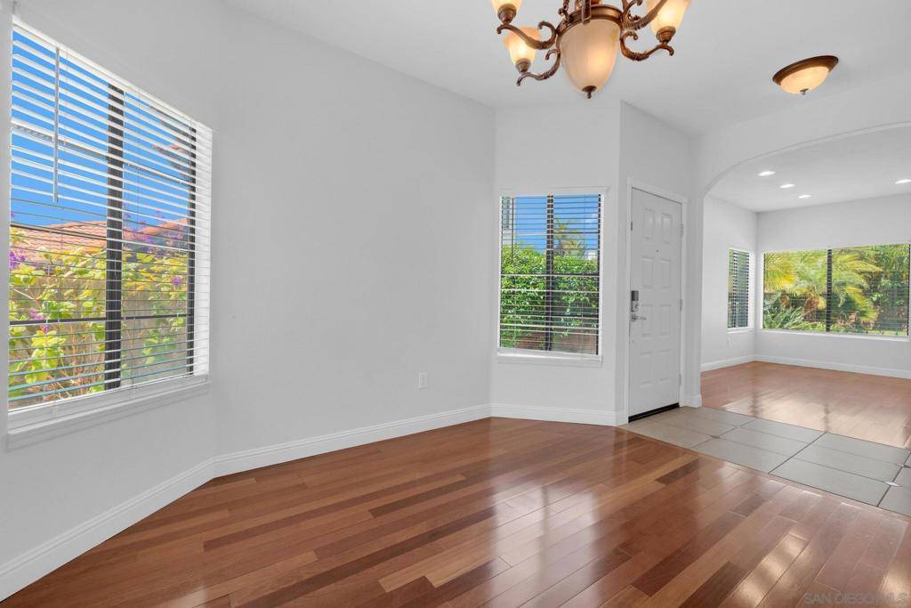 Carlsbad, CA 92010,3007 Glenbrook St
