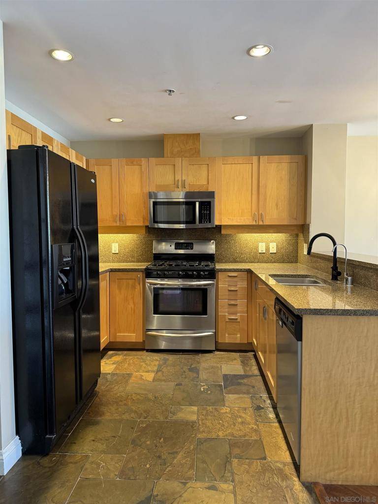 San Diego, CA 92103,475 Redwood St #205