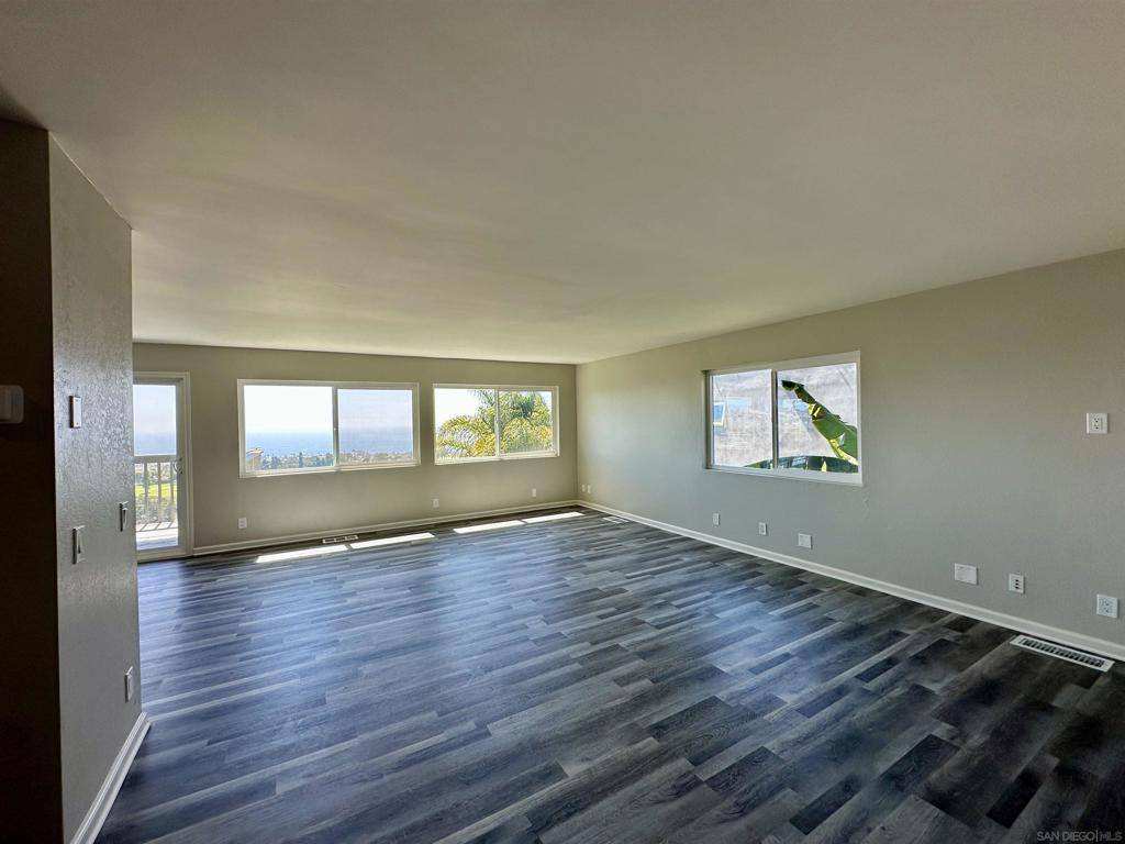 La Jolla, CA 92037,6920 Country Club Dr.