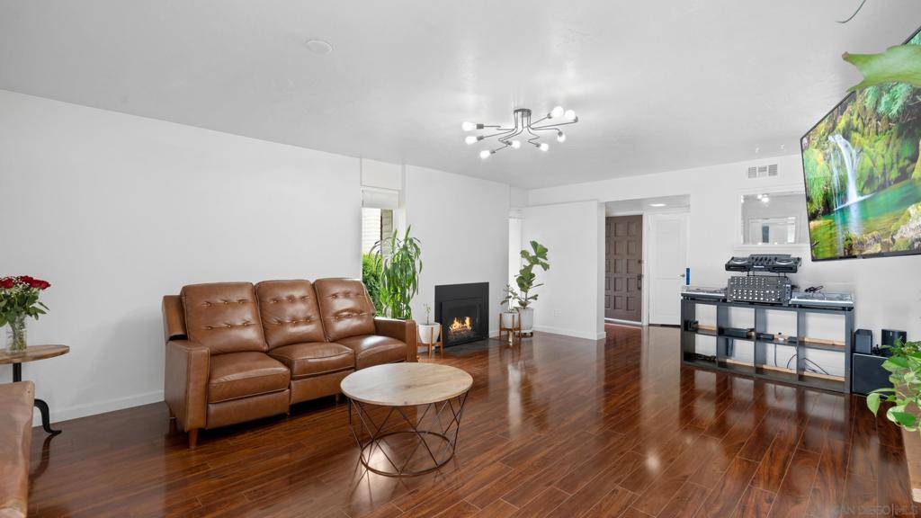 San Diego, CA 92115,4611 Collwood Ln
