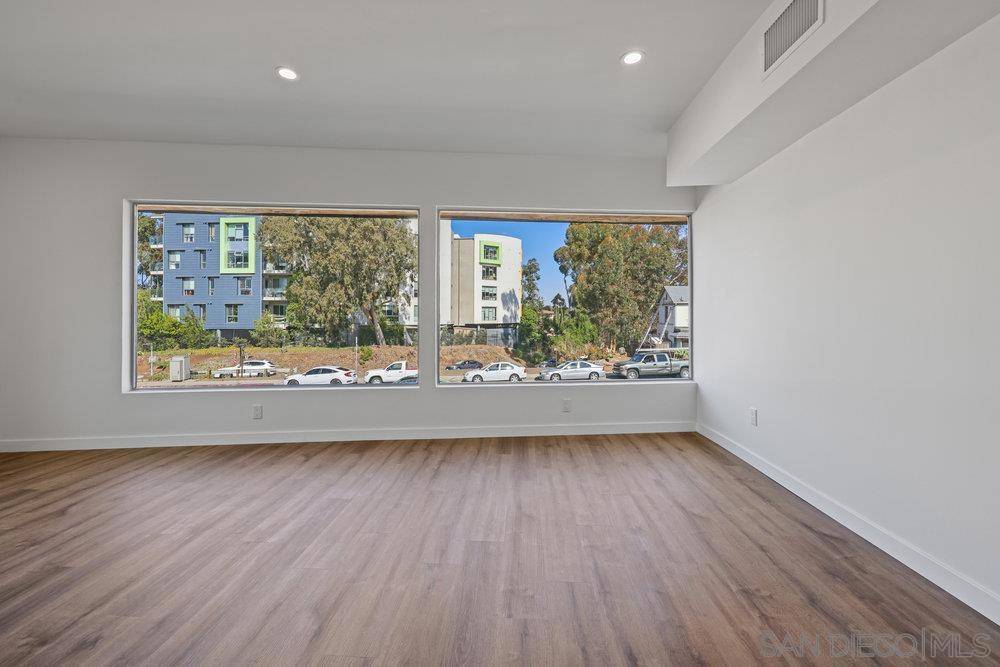 San Diego, CA 92103,825 Washington St.