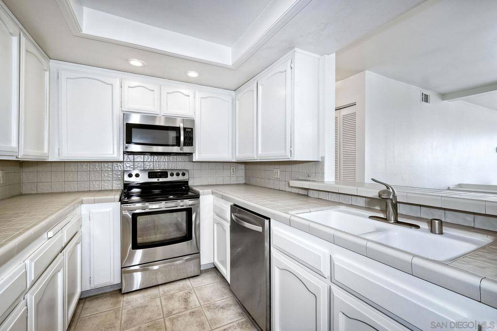 San Diego, CA 92117,2930 Cowley Way #209