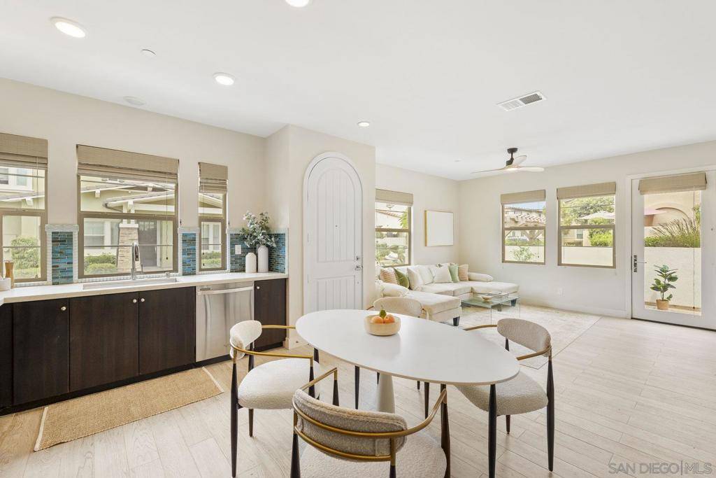 Encinitas, CA 92024,1676 Shorebreak Way