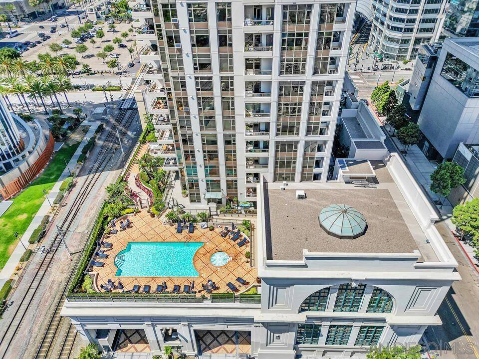 San Diego, CA 92101,700 W E St #2005