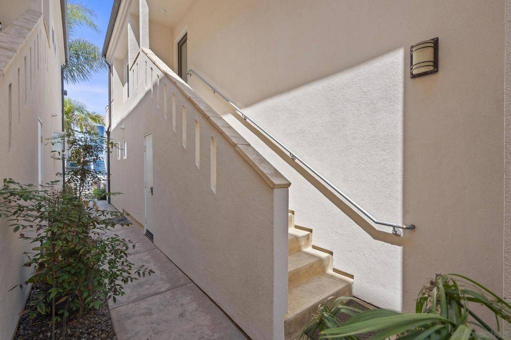 San Diego, CA 92109,735 Jersey Court