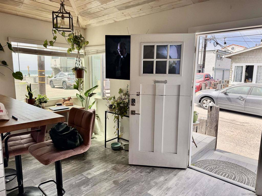 San Diego, CA 92109,713 San Jose Pl
