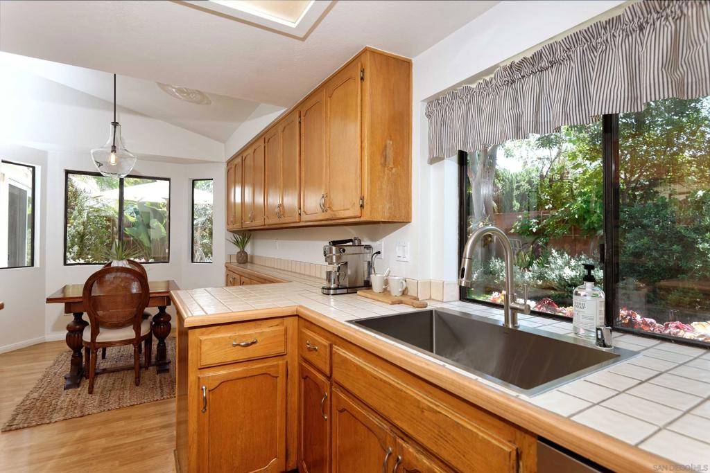 Carlsbad, CA 92011,7020 Snapdragon Dr