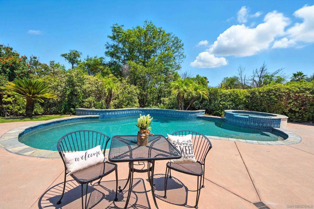 Escondido, CA 92025,3380 Vista Norte