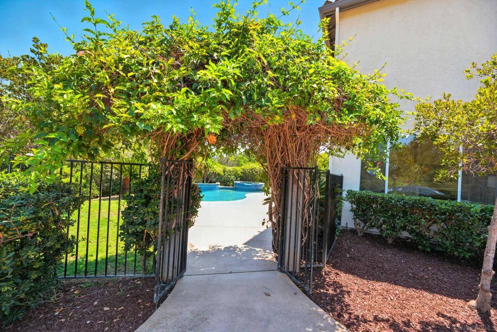 Escondido, CA 92025,3380 Vista Norte