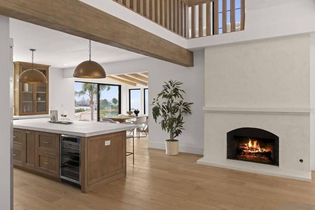 La Jolla, CA 92037,7784 Hillside Dr