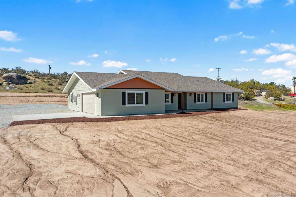Aguanga, CA 92536,42247 Riverdale