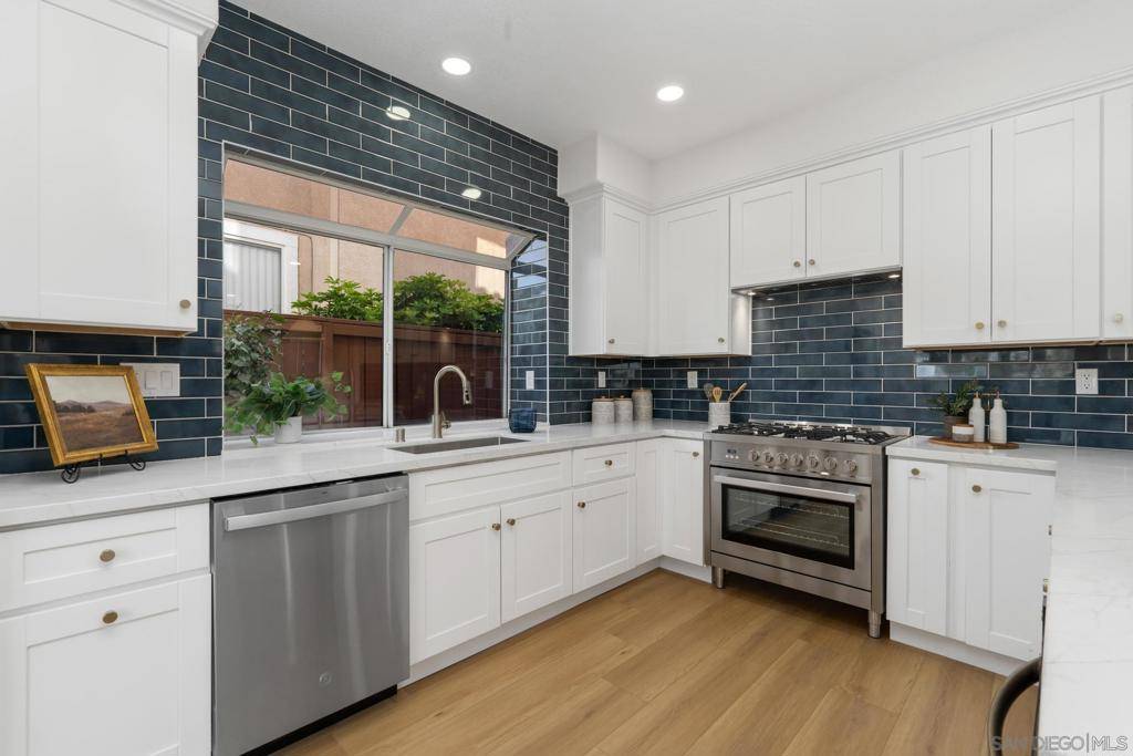 Escondido, CA 92026,2115 Valley Rim Glen