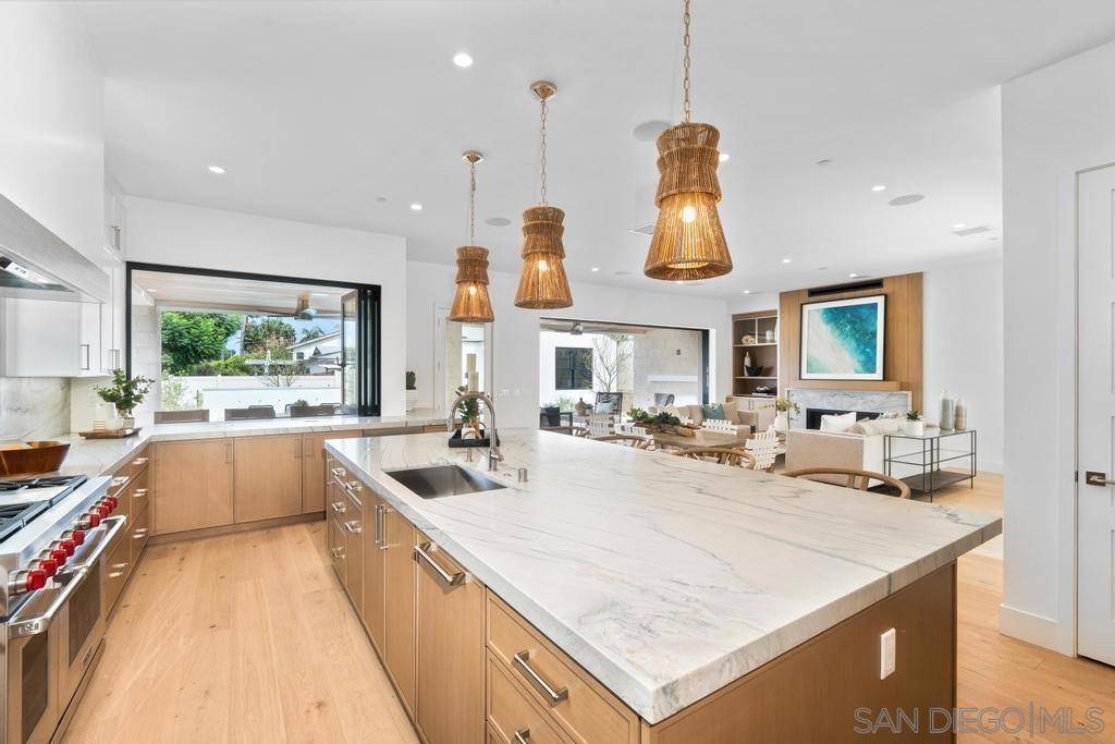 Carlsbad, CA 92008,2910 Highland Dr.