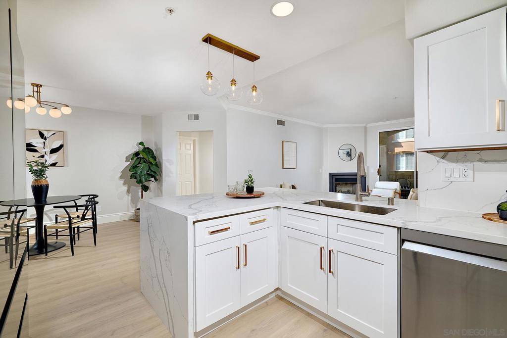 San Diego, CA 92130,12372 Carmel Country Rd #207