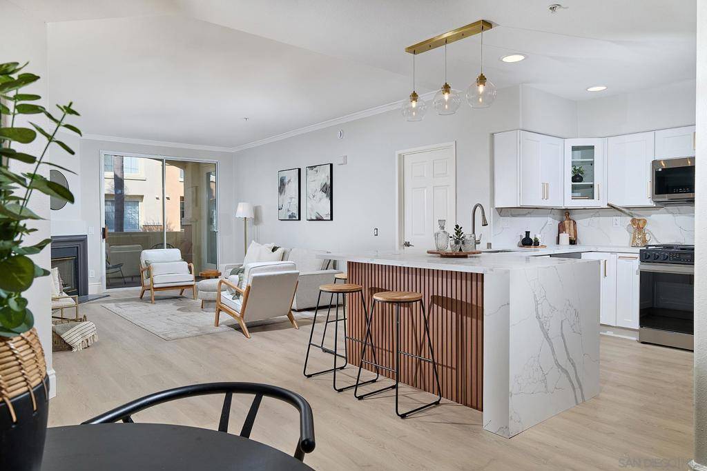 San Diego, CA 92130,12372 Carmel Country Rd #207