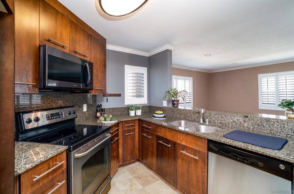 San Diego, CA 92122,7405 Charmant Dr #2214