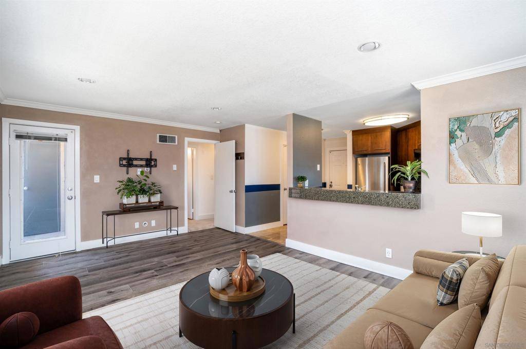 San Diego, CA 92122,7405 Charmant Dr #2214