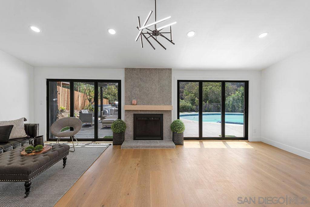 San Diego, CA 92111,3413 Rollsreach Dr