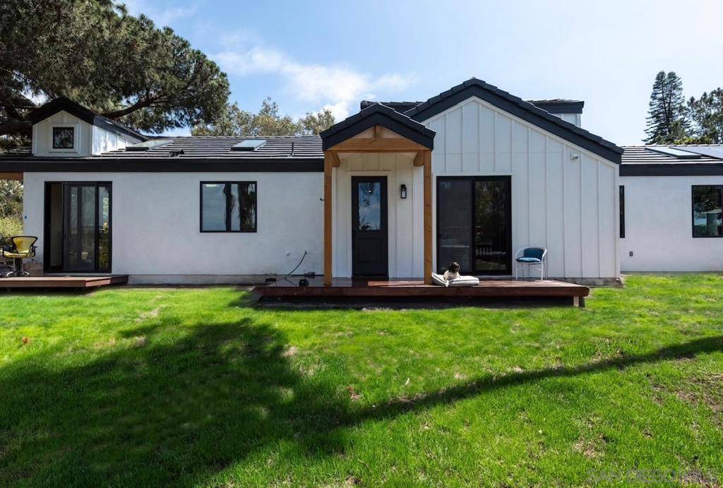 Encinitas, CA 92024,1177 Saxony