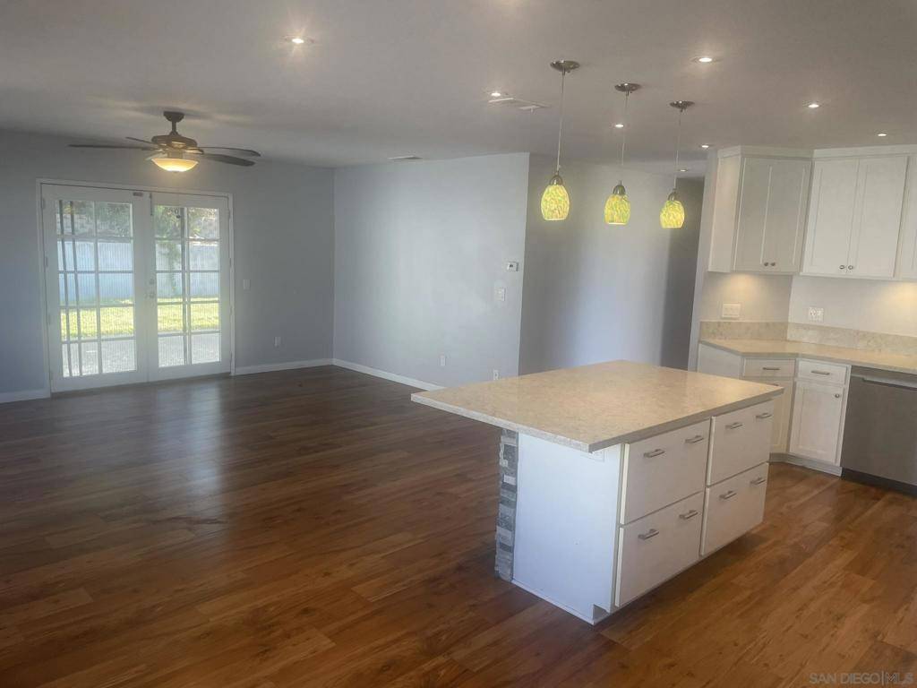 Oceanside, CA 92056,4043 Mira Costa St.