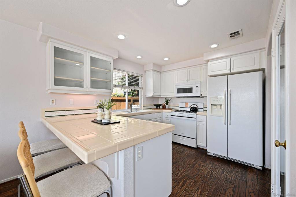 San Diego, CA 92154,612 Vista San Rafael