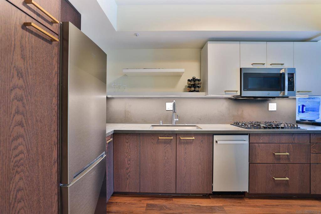 San Diego, CA 92101,500 W Harbor Dr. #516