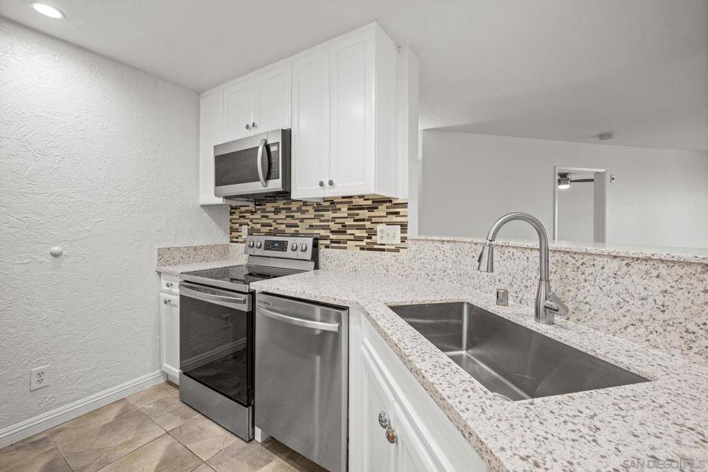 San Diego, CA 92111,7283 Camino Degrazia Unit 11 #11