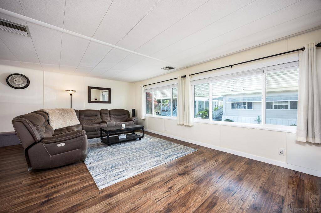 Santee, CA 92071,8301 Mission Gorge Rd #SPC 382