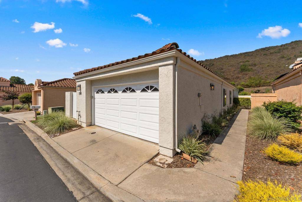 Escondido, CA 92026,2139 Royal Lytham Glen
