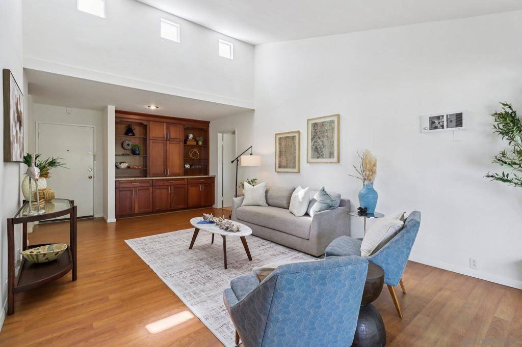 San Diego, CA 92109,4600 Lamont St #312