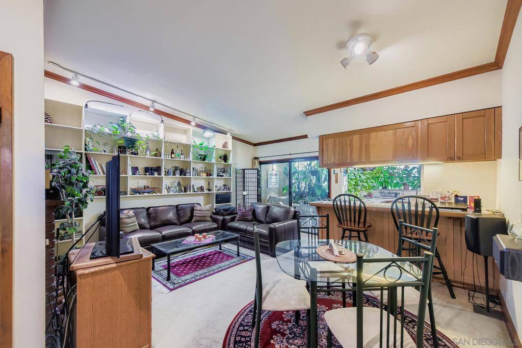 La Jolla, CA 92037,8840 Villa La Jolla Dr #304