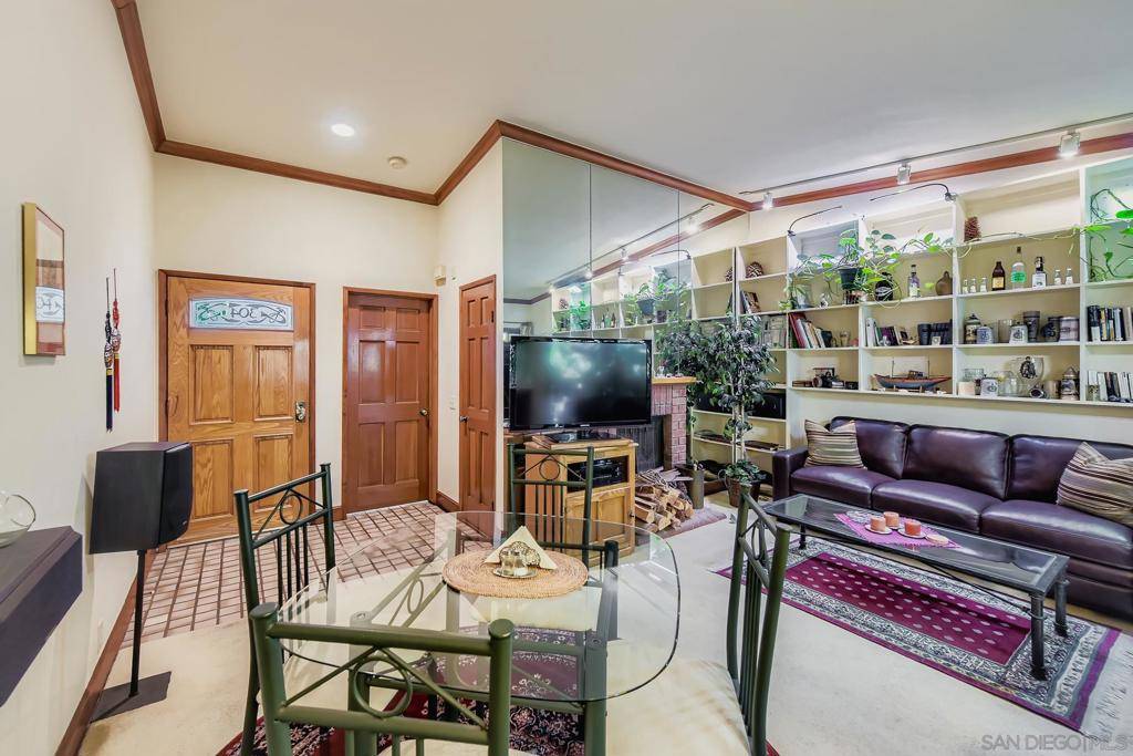 La Jolla, CA 92037,8840 Villa La Jolla Dr #304