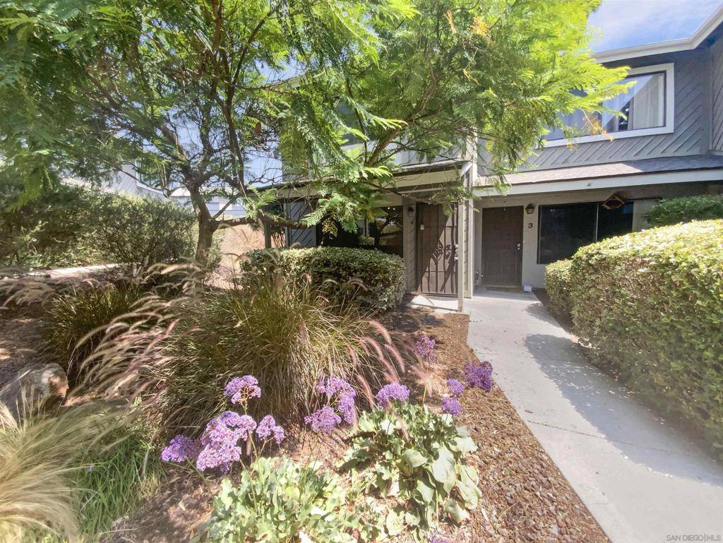 La Mesa, CA 91942,5661 Lake Park Way #4