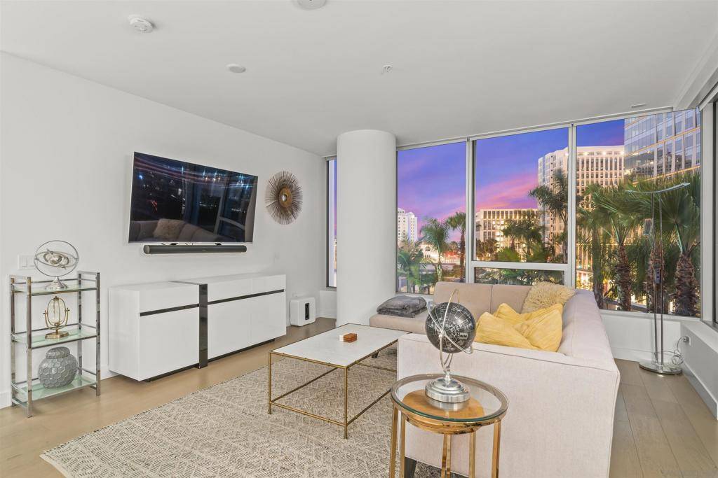 San Diego, CA 92101,888 W E St #603