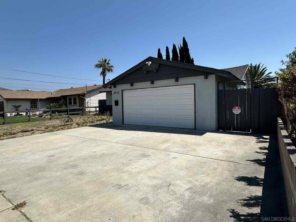Spring Valley, CA 91977,8913 Frederick St
