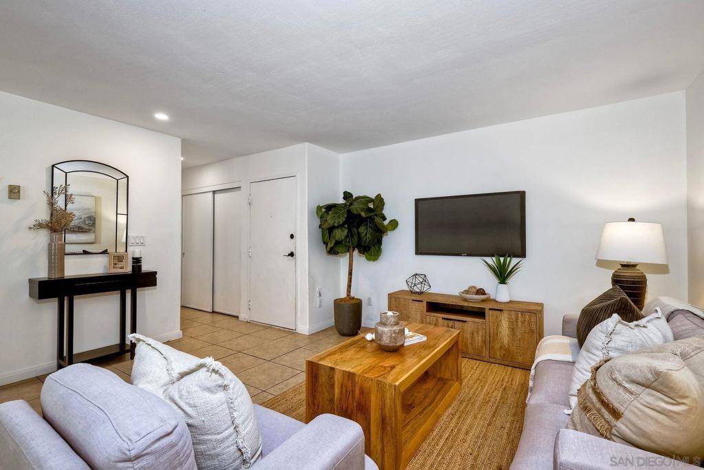 San Diego, CA 92119,6924 Hyde Park Dr #115