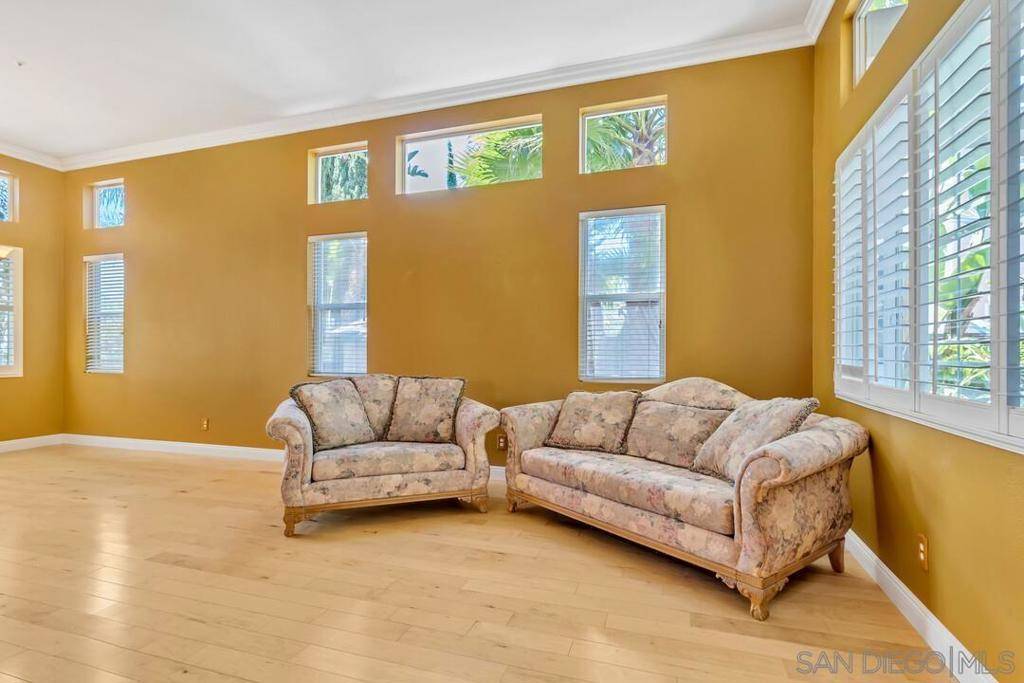 Santee, CA 92071,10496 Chaparral Dr