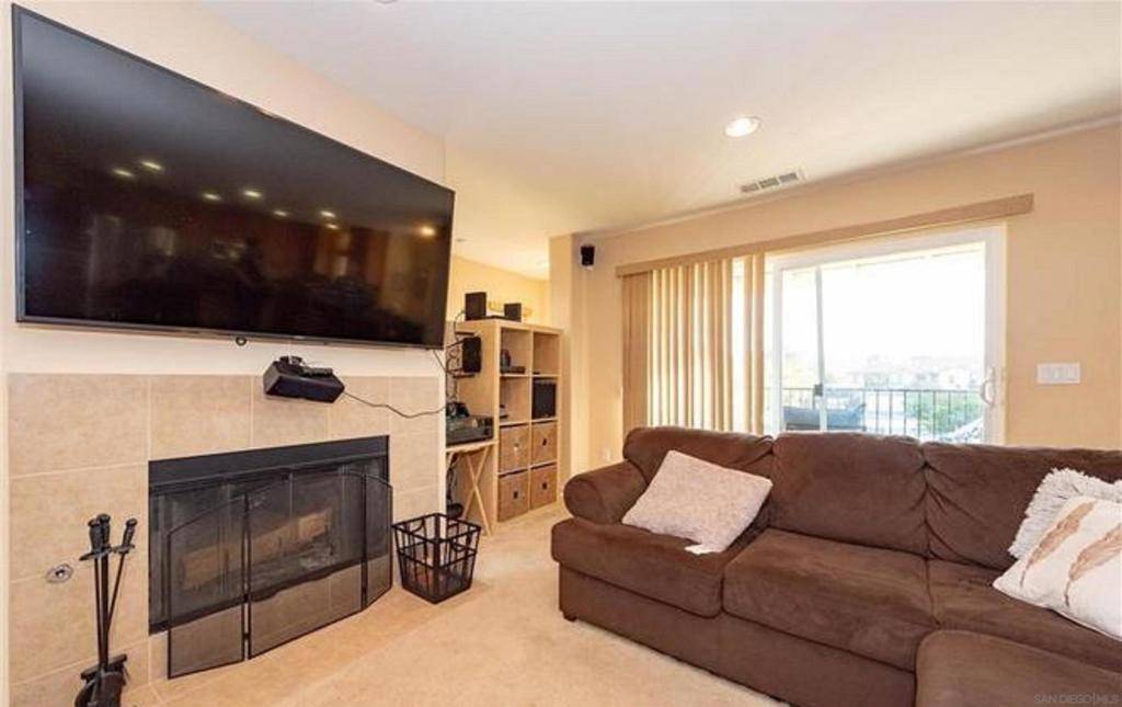 Vista, CA 92084,1332 Isabella Way