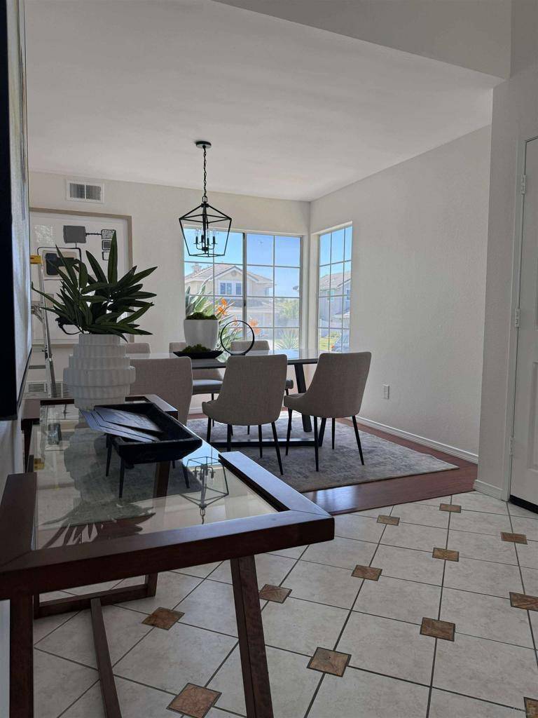 Chula Vista, CA 91913,609 Rue Bayonne