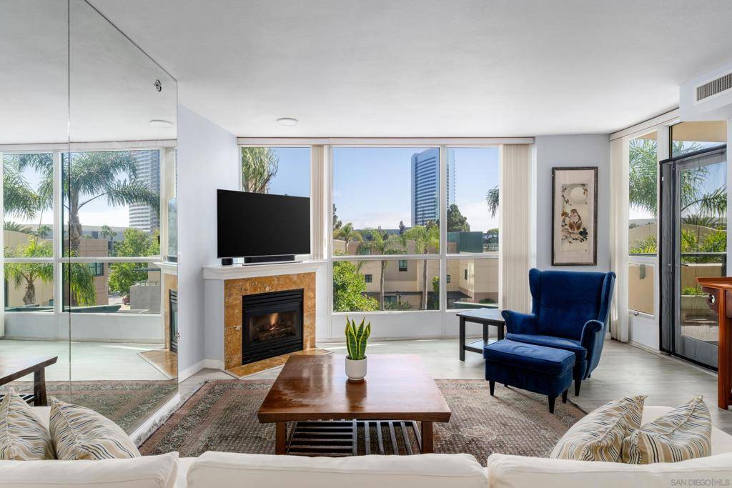 San Diego, CA 92101,555 Front St #303